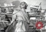Immagine di Monumento a Maxiom Gorky Unione Sovietica, 1947, secondo 61 filmato di repertorio 65675074206