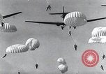 Standbild Deutscher Fallschirmjäger Deutschland, 1940, aus Sekunde 6 historischem Filmmaterial Videoclip 65675074224