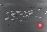 Standbild Deutscher Fallschirmjäger Deutschland, 1940, aus Sekunde 12 historischem Filmmaterial Videoclip 65675074224