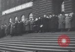 Immagine di Folla ceca Praga Cecoslovacchia, 1953, secondo 26 filmato di repertorio 65675074241