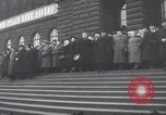 Immagine di Folla ceca Praga Cecoslovacchia, 1953, secondo 28 filmato di repertorio 65675074241