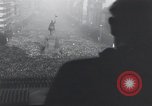 Immagine di Folla ceca Praga Cecoslovacchia, 1953, secondo 31 filmato di repertorio 65675074241