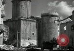 Standbild United States Army Infantry in Fondi Fondi Italien, 1944, aus Sekunde 8 historischem Filmmaterial Videoclip 65675074257