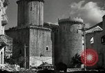 Standbild United States Army Infantry in Fondi Fondi Italien, 1944, aus Sekunde 14 historischem Filmmaterial Videoclip 65675074257
