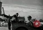Standbild United States Army Infantry in Fondi Fondi Italien, 1944, aus Sekunde 39 historischem Filmmaterial Videoclip 65675074257