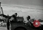 Standbild United States Army Infantry in Fondi Fondi Italien, 1944, aus Sekunde 40 historischem Filmmaterial Videoclip 65675074257