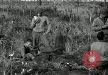 Standbild verletzt 3 Division Soldat Cisternia Italien, 1944, aus Sekunde 8 historischem Filmmaterial Videoclip 65675074263