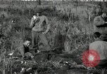 Standbild verletzt 3 Division Soldat Cisternia Italien, 1944, aus Sekunde 10 historischem Filmmaterial Videoclip 65675074263