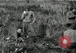 Standbild verletzt 3 Division Soldat Cisternia Italien, 1944, aus Sekunde 11 historischem Filmmaterial Videoclip 65675074263
