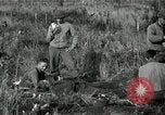 Standbild verletzt 3 Division Soldat Cisternia Italien, 1944, aus Sekunde 12 historischem Filmmaterial Videoclip 65675074263