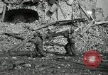 Standbild verletzt 3 Division Soldat Cisternia Italien, 1944, aus Sekunde 40 historischem Filmmaterial Videoclip 65675074263