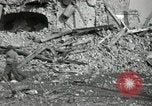 Standbild verletzt 3 Division Soldat Cisternia Italien, 1944, aus Sekunde 43 historischem Filmmaterial Videoclip 65675074263