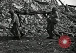 Standbild verletzt 3 Division Soldat Cisternia Italien, 1944, aus Sekunde 44 historischem Filmmaterial Videoclip 65675074263
