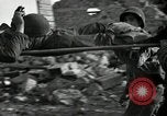Standbild verletzt 3 Division Soldat Cisternia Italien, 1944, aus Sekunde 50 historischem Filmmaterial Videoclip 65675074263
