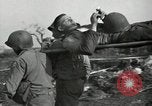 Standbild verletzt 3 Division Soldat Cisternia Italien, 1944, aus Sekunde 52 historischem Filmmaterial Videoclip 65675074263