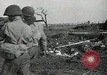 Standbild verletzt 3 Division Soldat Cisternia Italien, 1944, aus Sekunde 54 historischem Filmmaterial Videoclip 65675074263