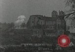 Standbild US Artillerie Beschuss St Stephan's Cathedral Vieux-Brisach Deutschland, 1945, aus Sekunde 50 historischem Filmmaterial Videoclip 65675074265