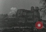 Standbild US Artillerie Beschuss St Stephan's Cathedral Vieux-Brisach Deutschland, 1945, aus Sekunde 52 historischem Filmmaterial Videoclip 65675074265
