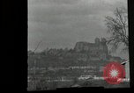 Standbild US Artillerie Beschuss St Stephan's Cathedral Vieux-Brisach Deutschland, 1945, aus Sekunde 57 historischem Filmmaterial Videoclip 65675074265