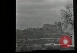Standbild US Artillerie Beschuss St Stephan's Cathedral Vieux-Brisach Deutschland, 1945, aus Sekunde 58 historischem Filmmaterial Videoclip 65675074265