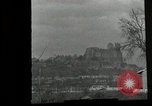Standbild US Artillerie Beschuss St Stephan's Cathedral Vieux-Brisach Deutschland, 1945, aus Sekunde 59 historischem Filmmaterial Videoclip 65675074265