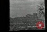 Standbild US Artillerie Beschuss St Stephan's Cathedral Vieux-Brisach Deutschland, 1945, aus Sekunde 60 historischem Filmmaterial Videoclip 65675074265