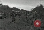Image Faire progresser les forces américaines détruire ennemi barrage routier Oberleuken Allemagne, 1945, de la seconde 3 séquences d'archives historiques vidéo 65675074268