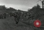 Image Faire progresser les forces américaines détruire ennemi barrage routier Oberleuken Allemagne, 1945, de la seconde 5 séquences d'archives historiques vidéo 65675074268