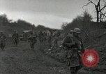 Image Faire progresser les forces américaines détruire ennemi barrage routier Oberleuken Allemagne, 1945, de la seconde 8 séquences d'archives historiques vidéo 65675074268