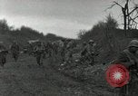 Image Faire progresser les forces américaines détruire ennemi barrage routier Oberleuken Allemagne, 1945, de la seconde 9 séquences d'archives historiques vidéo 65675074268