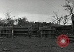 Image Faire progresser les forces américaines détruire ennemi barrage routier Oberleuken Allemagne, 1945, de la seconde 22 séquences d'archives historiques vidéo 65675074268