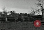 Image Faire progresser les forces américaines détruire ennemi barrage routier Oberleuken Allemagne, 1945, de la seconde 25 séquences d'archives historiques vidéo 65675074268