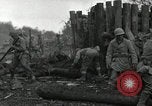 Image Faire progresser les forces américaines détruire ennemi barrage routier Oberleuken Allemagne, 1945, de la seconde 49 séquences d'archives historiques vidéo 65675074268