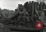 Image Faire progresser les forces américaines détruire ennemi barrage routier Oberleuken Allemagne, 1945, de la seconde 52 séquences d'archives historiques vidéo 65675074268