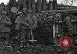 Image Faire progresser les forces américaines détruire ennemi barrage routier Oberleuken Allemagne, 1945, de la seconde 58 séquences d'archives historiques vidéo 65675074268