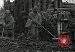 Image Faire progresser les forces américaines détruire ennemi barrage routier Oberleuken Allemagne, 1945, de la seconde 60 séquences d'archives historiques vidéo 65675074268