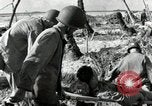 Standbild verletzte Soldaten Guam Marianen, 1944, aus Sekunde 15 historischem Filmmaterial Videoclip 65675074277
