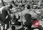Standbild verletzte Soldaten Guam Marianen, 1944, aus Sekunde 17 historischem Filmmaterial Videoclip 65675074277