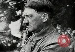 Standbild Adolf Hitler am frühen Sitzungen im Aufstieg zur Macht Deutschland, 1929, aus Sekunde 24 historischem Filmmaterial Videoclip 65675074291