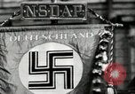 Standbild Adolf Hitler am frühen Sitzungen im Aufstieg zur Macht Deutschland, 1929, aus Sekunde 28 historischem Filmmaterial Videoclip 65675074291