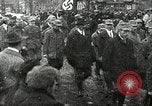Standbild Adolf Hitler am frühen Sitzungen im Aufstieg zur Macht Deutschland, 1929, aus Sekunde 31 historischem Filmmaterial Videoclip 65675074291