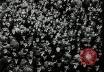 Standbild Adolf Hitler am frühen Sitzungen im Aufstieg zur Macht Deutschland, 1929, aus Sekunde 36 historischem Filmmaterial Videoclip 65675074291