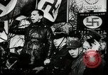Standbild Adolf Hitler am frühen Sitzungen im Aufstieg zur Macht Deutschland, 1929, aus Sekunde 41 historischem Filmmaterial Videoclip 65675074291