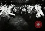 Standbild Adolf Hitler am frühen Sitzungen im Aufstieg zur Macht Deutschland, 1929, aus Sekunde 48 historischem Filmmaterial Videoclip 65675074291