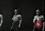 Standbild Sturmtruppen München Deutschland, 1933, aus Sekunde 23 historischem Filmmaterial Videoclip 65675074294