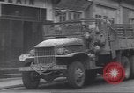 Standbild Negro LKW-Fahrer europäische Theater, 1946, aus Sekunde 4 historischem Filmmaterial Videoclip 65675074296