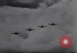 Immagine di 332Fighter Group P-47s in combattimento Italia, 1944, secondo 52 filmato di repertorio 65675074301