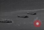 Standbild American negro US Army Piloten erhalten Flügel Tuskegee Alabama USA, 1944, aus Sekunde 1 historischem Filmmaterial Videoclip 65675074303