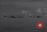 Standbild American negro US Army Piloten erhalten Flügel Tuskegee Alabama USA, 1944, aus Sekunde 10 historischem Filmmaterial Videoclip 65675074303