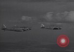 Standbild American negro US Army Piloten erhalten Flügel Tuskegee Alabama USA, 1944, aus Sekunde 11 historischem Filmmaterial Videoclip 65675074303